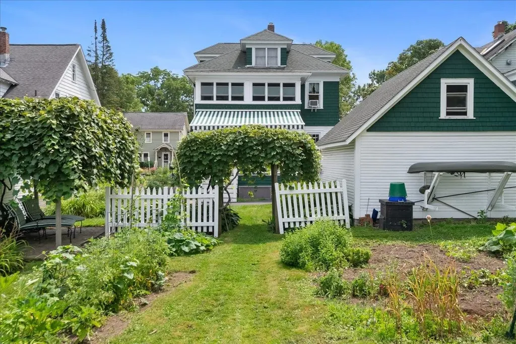 25 University Terrace Burlington VT 05401