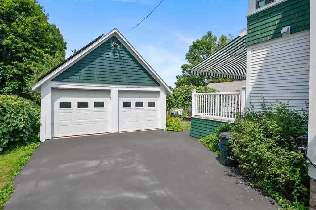 25 University Terrace Burlington VT 05401