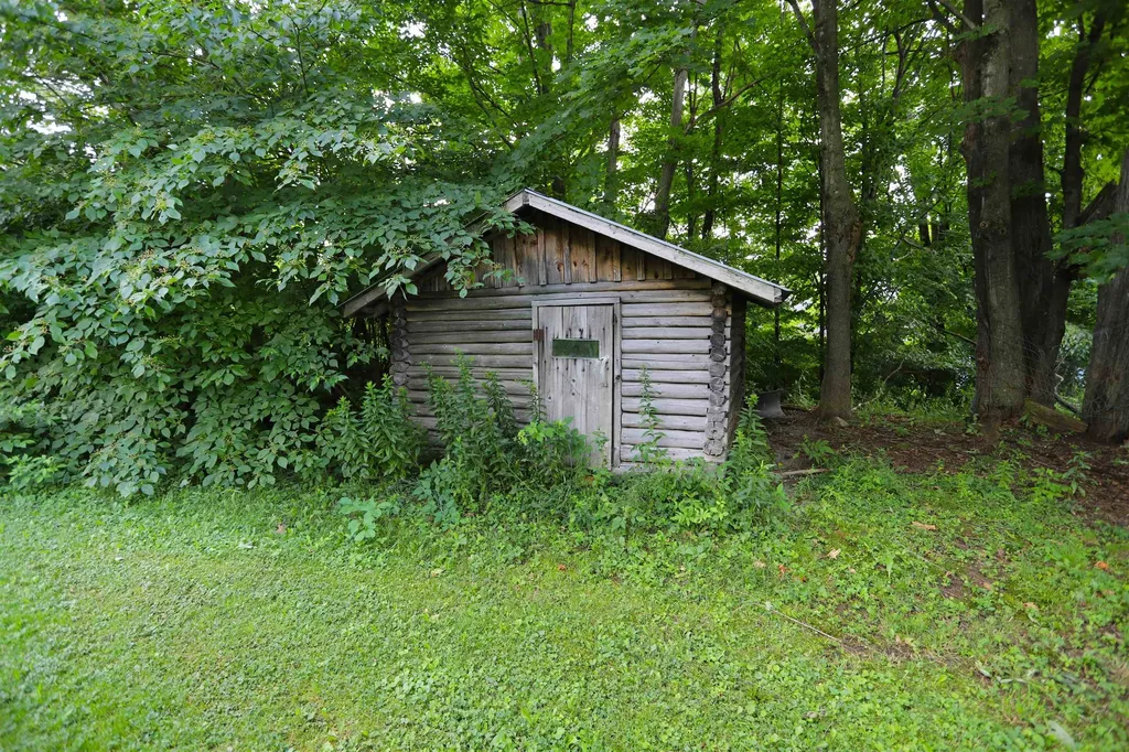 1074 Vt Route 100 Westfield VT 05874
