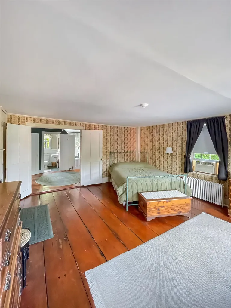 1 Mast Road Lee NH 03861