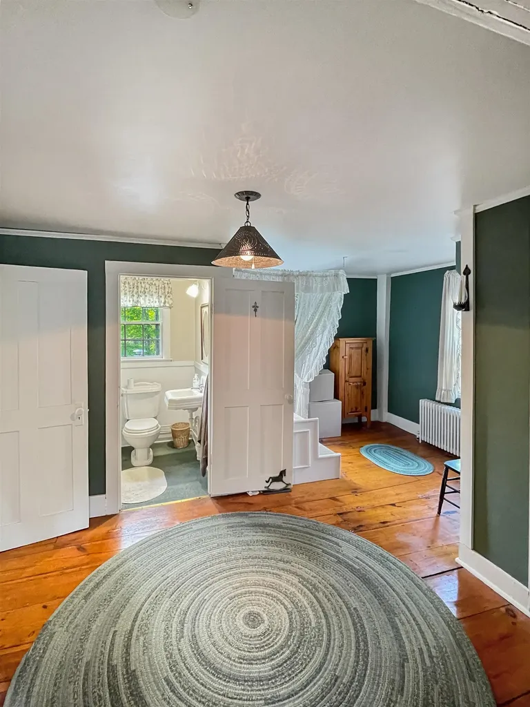 1 Mast Road Lee NH 03861