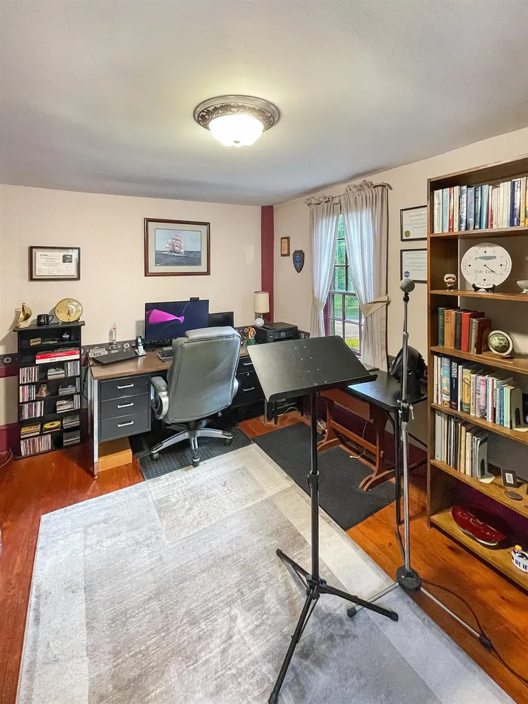 1 Mast Road Lee NH 03861