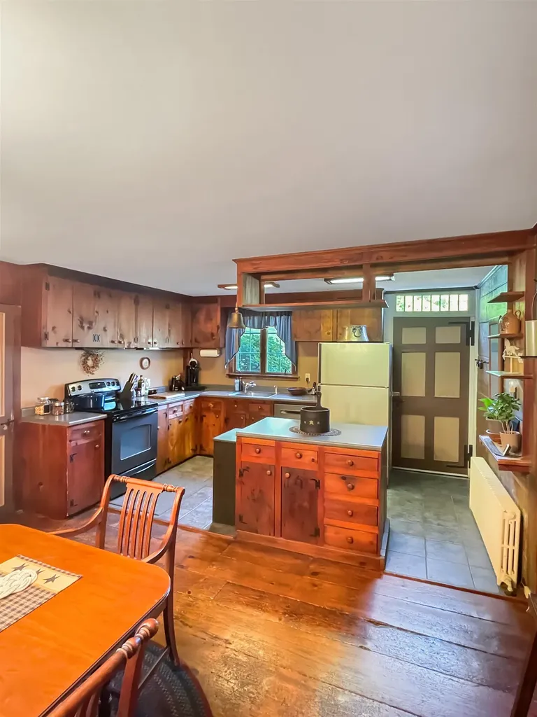 1 Mast Road Lee NH 03861