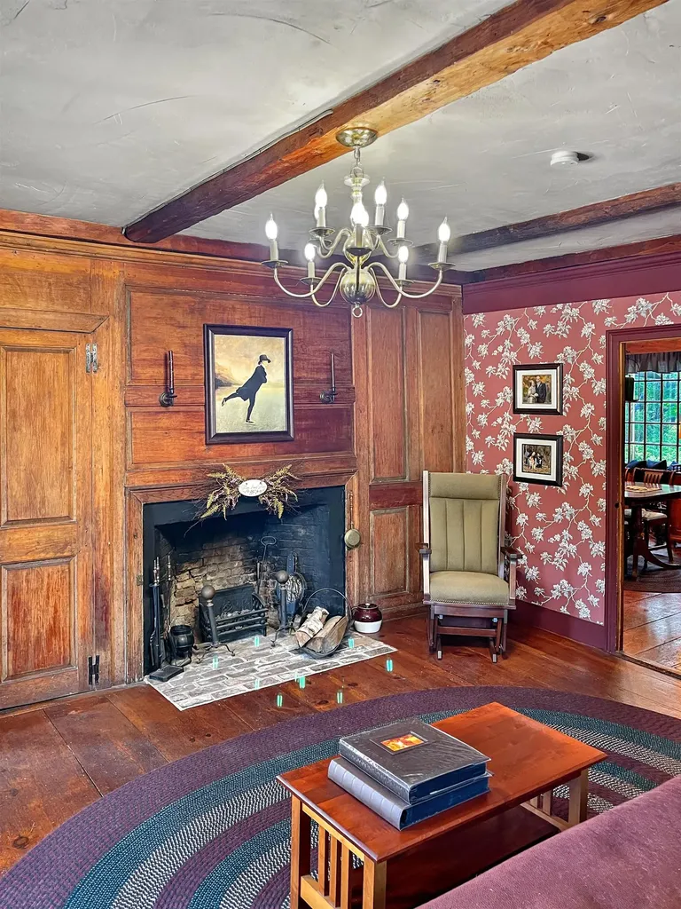 1 Mast Road Lee NH 03861