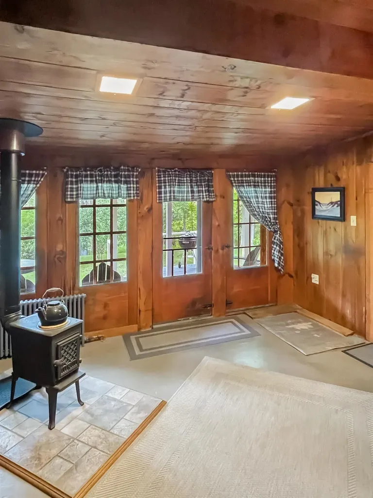 1 Mast Road Lee NH 03861