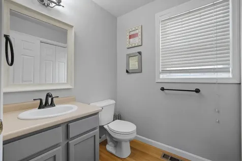 131 Forest Hill Way Manchester NH 03109