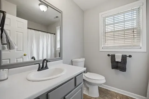 131 Forest Hill Way Manchester NH 03109