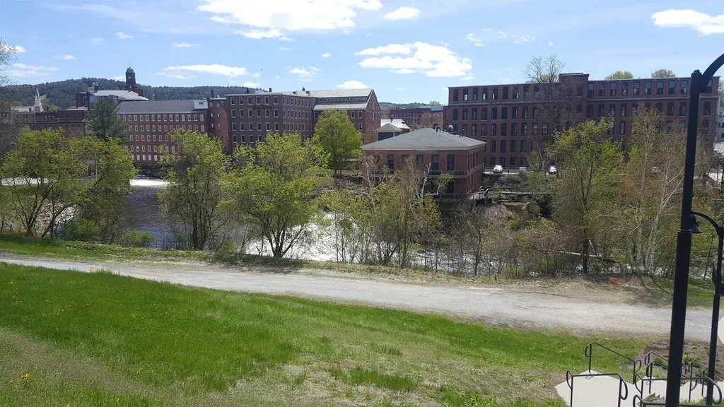 49 Lincoln Heights Claremont NH 03743