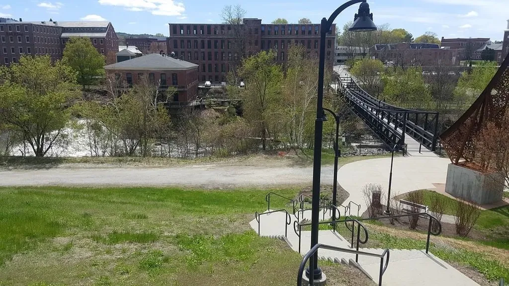 49 Lincoln Heights Claremont NH 03743