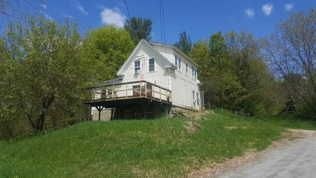 49 Lincoln Heights Claremont NH 03743