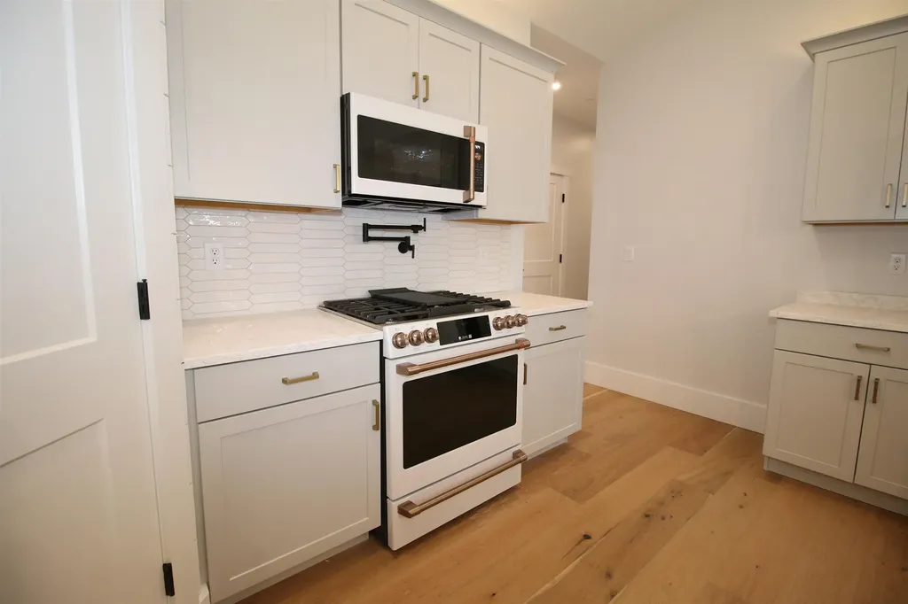 422 Dawn Court Pembroke NH 03275