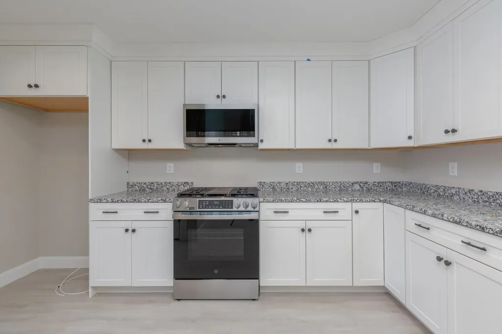 30 Windsor Lane Hudson NH 03051