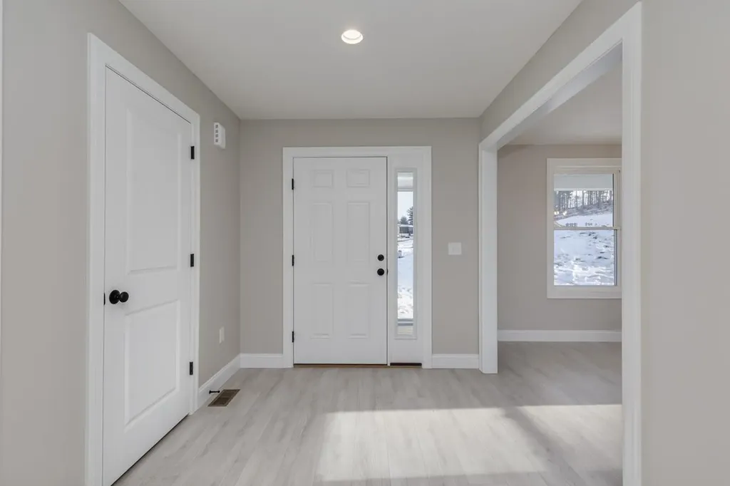 30 Windsor Lane Hudson NH 03051