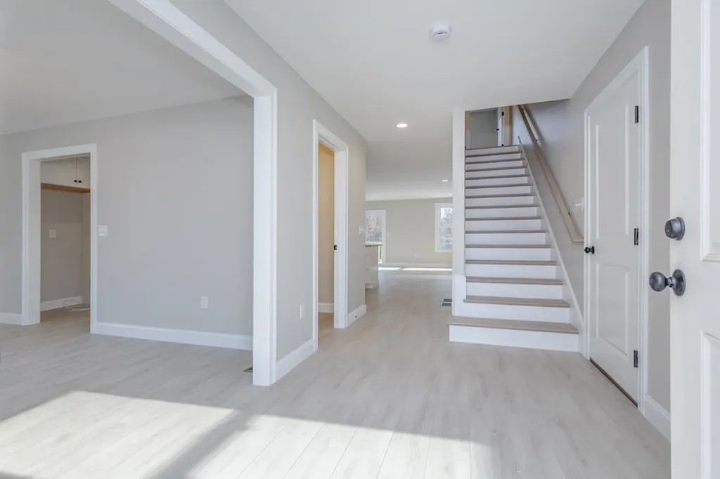 30 Windsor Lane Hudson NH 03051