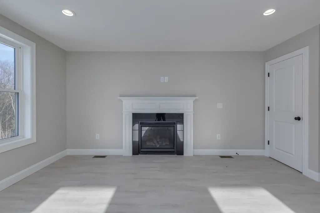 30 Windsor Lane Hudson NH 03051