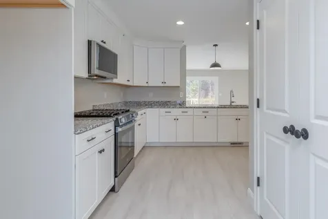30 Windsor Lane Hudson NH 03051