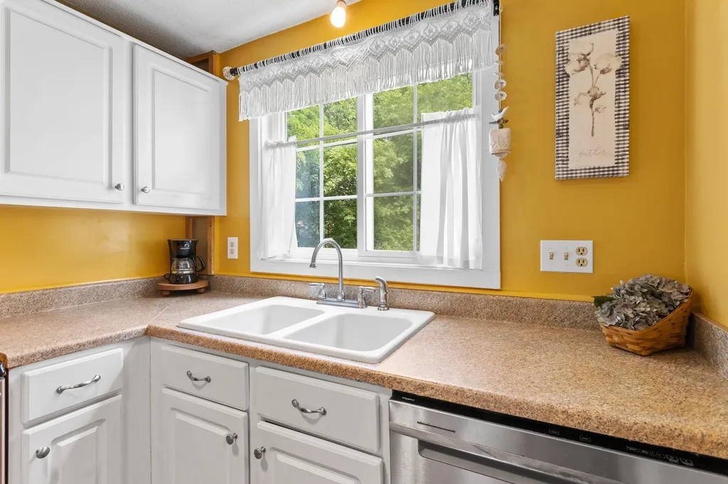 98 Henry Law Avenue Dover NH 03820