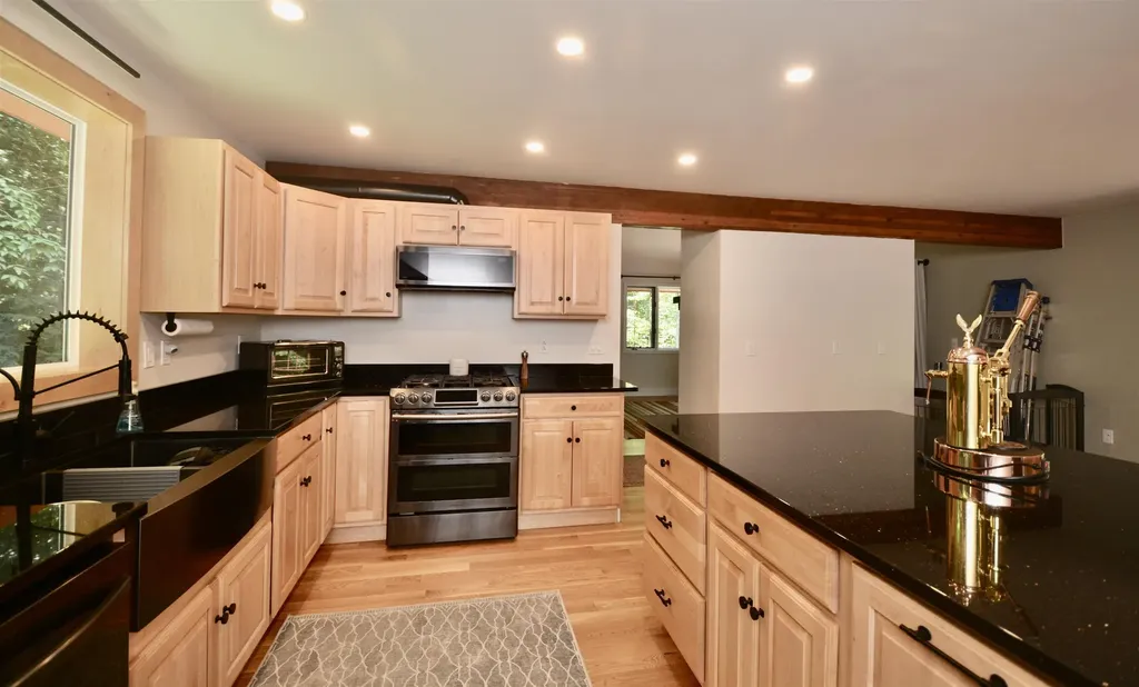 64 High Pond Road Grantham NH 03753