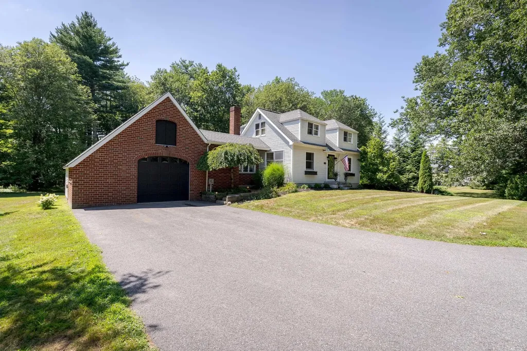 36 Brown Road Hampton Falls NH 03844