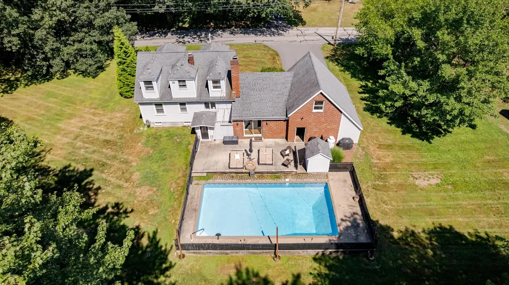 36 Brown Road Hampton Falls NH 03844