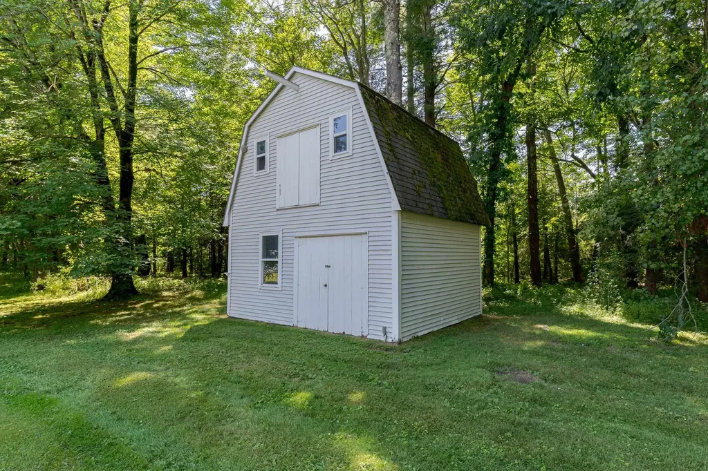 36 Brown Road Hampton Falls NH 03844
