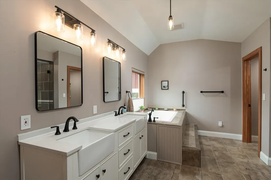 95 Church Street Chester VT 05143