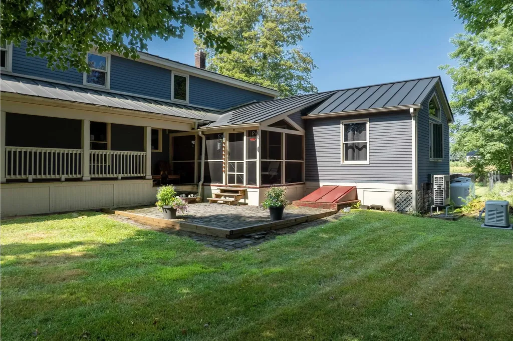 95 Church Street Chester VT 05143