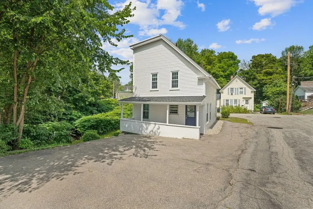 11 Bunker Street Farmington NH 03835