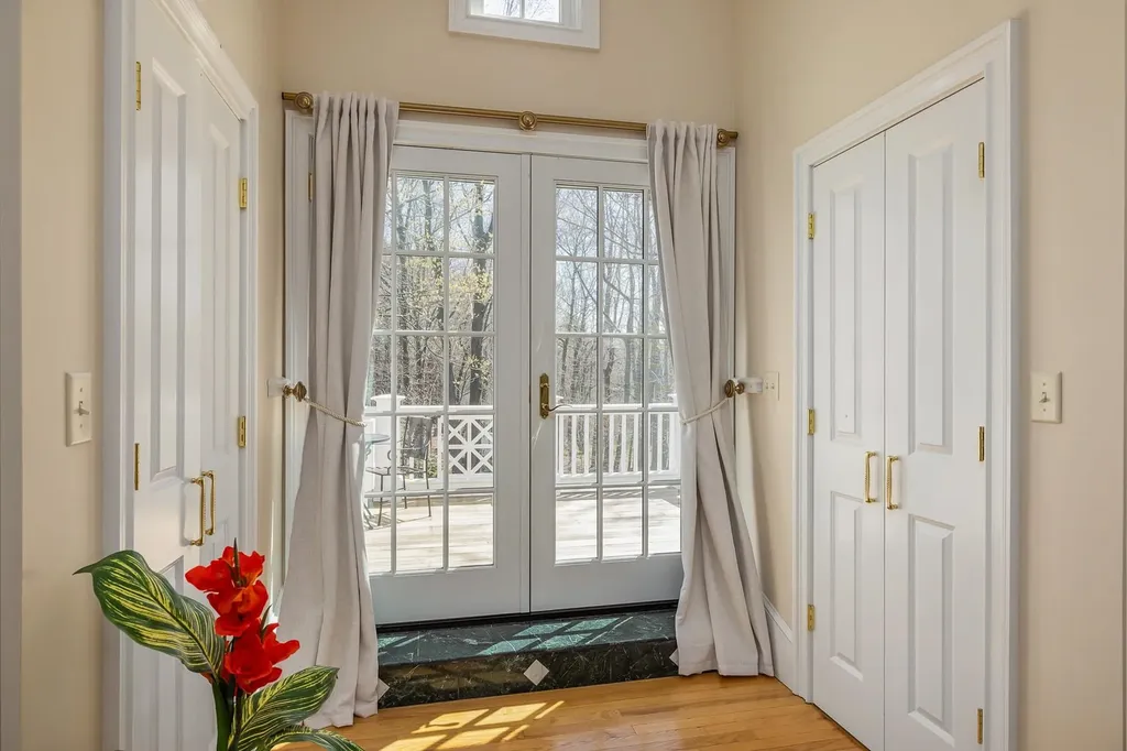 22 Colonial Lane New Castle NH 03854