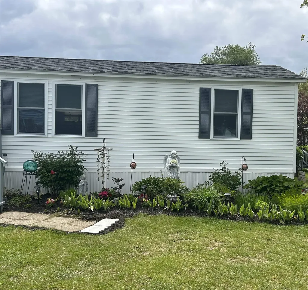 3 Limestone Way North Hampton NH 03862