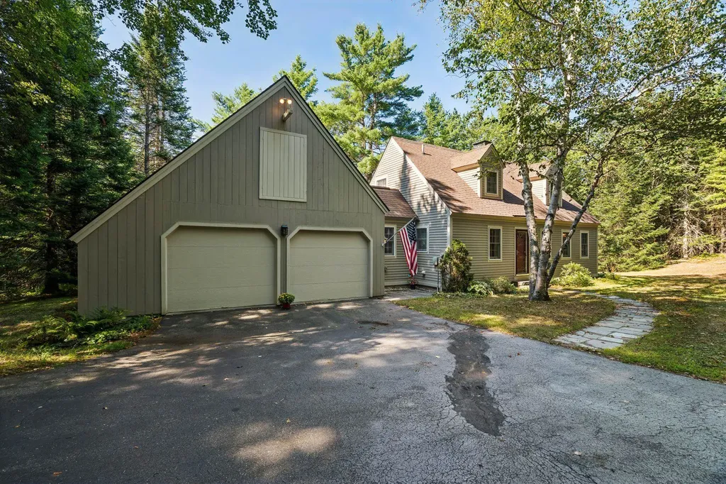 748 County Road New London NH 03257