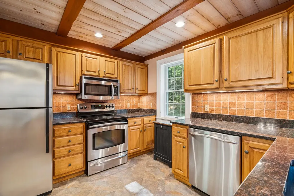 748 County Road New London NH 03257