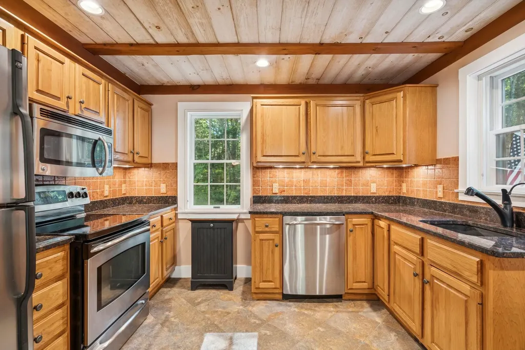 748 County Road New London NH 03257