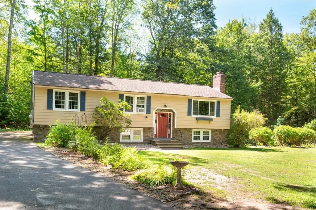212 Normand Road Goffstown NH 03045