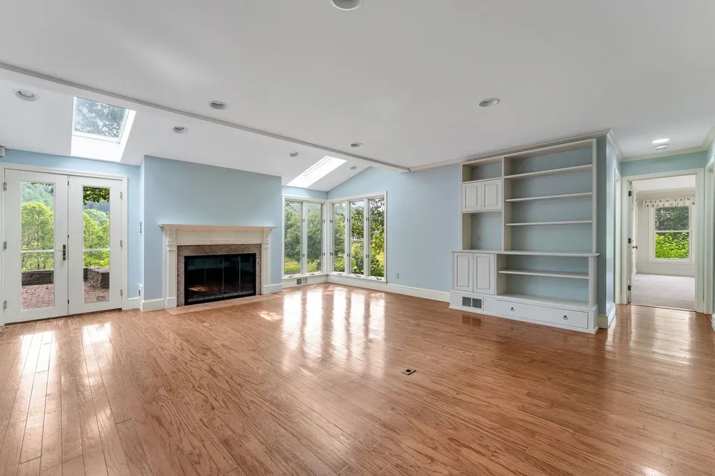 593 Red Barn Road Hartford VT 05001