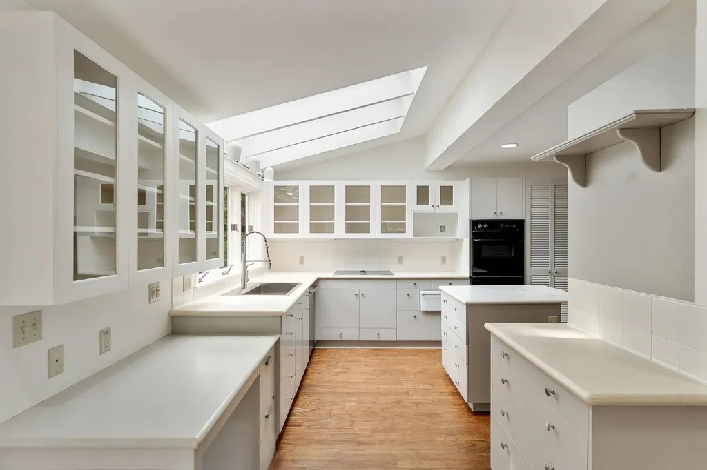 593 Red Barn Road Hartford VT 05001