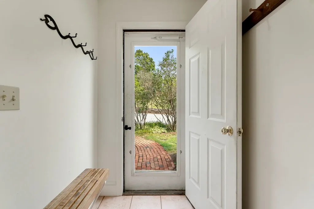 593 Red Barn Road Hartford VT 05001