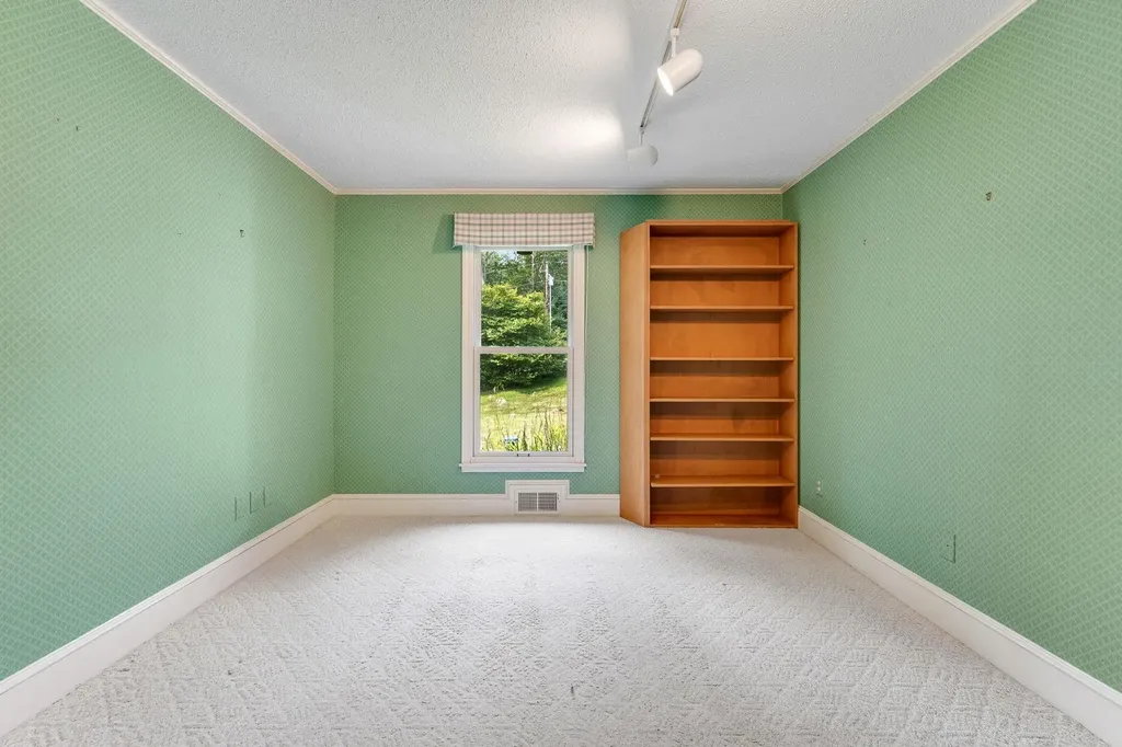 593 Red Barn Road Hartford VT 05001