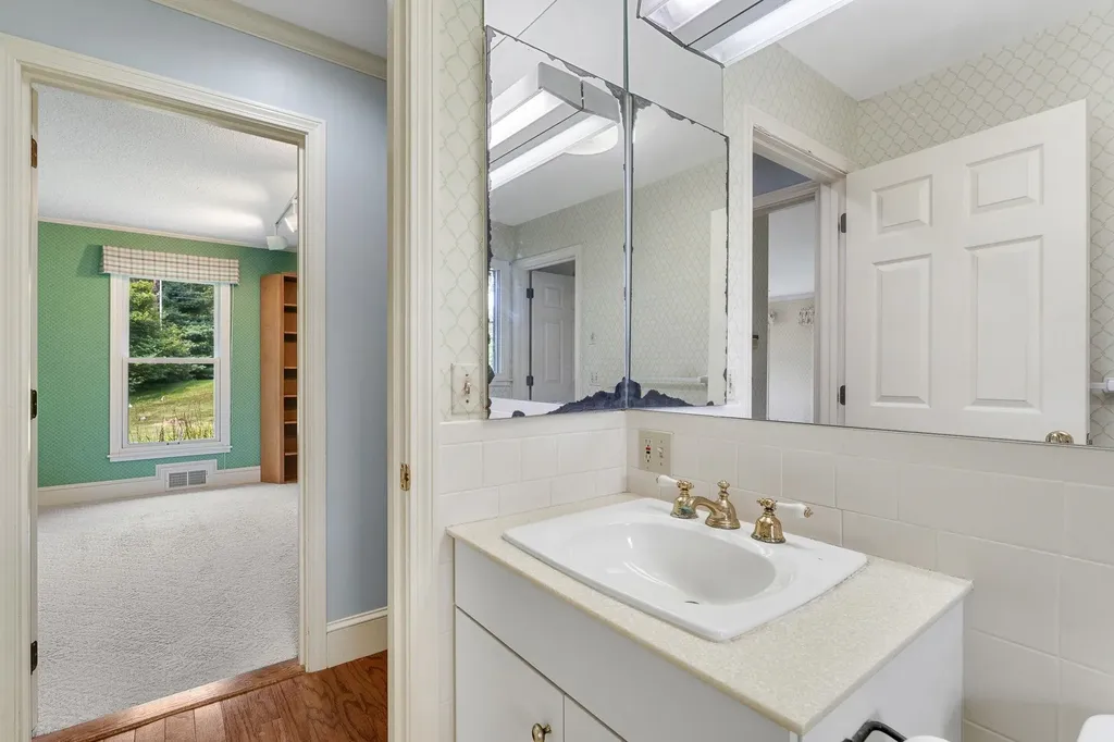 593 Red Barn Road Hartford VT 05001