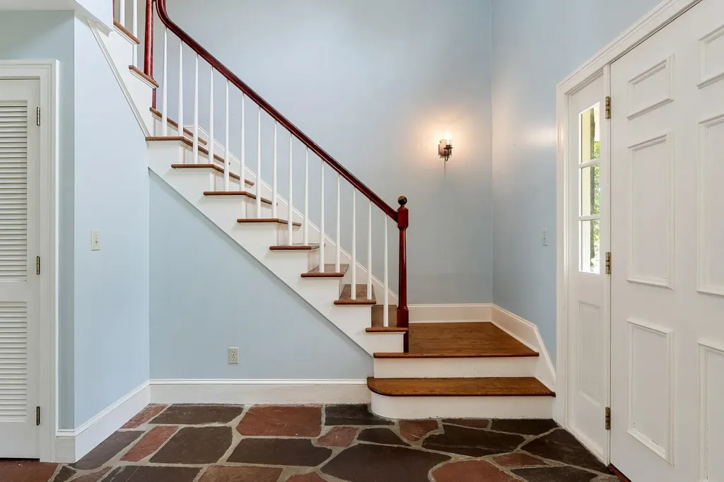 593 Red Barn Road Hartford VT 05001