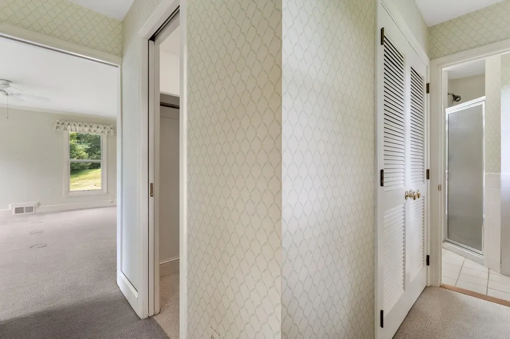 593 Red Barn Road Hartford VT 05001