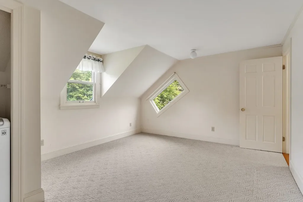 593 Red Barn Road Hartford VT 05001