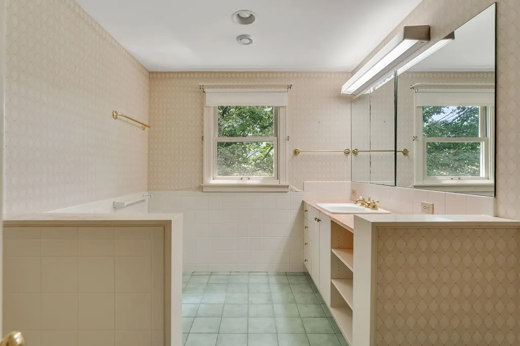 593 Red Barn Road Hartford VT 05001