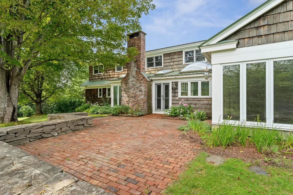 593 Red Barn Road Hartford VT 05001