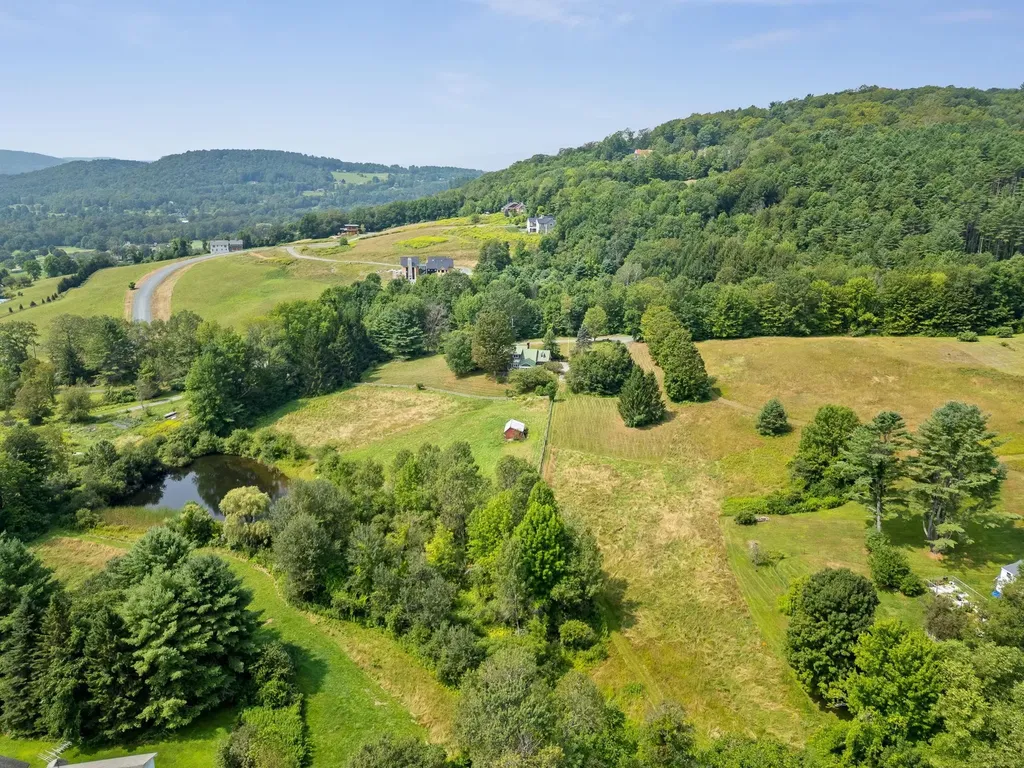 593 Red Barn Road Hartford VT 05001