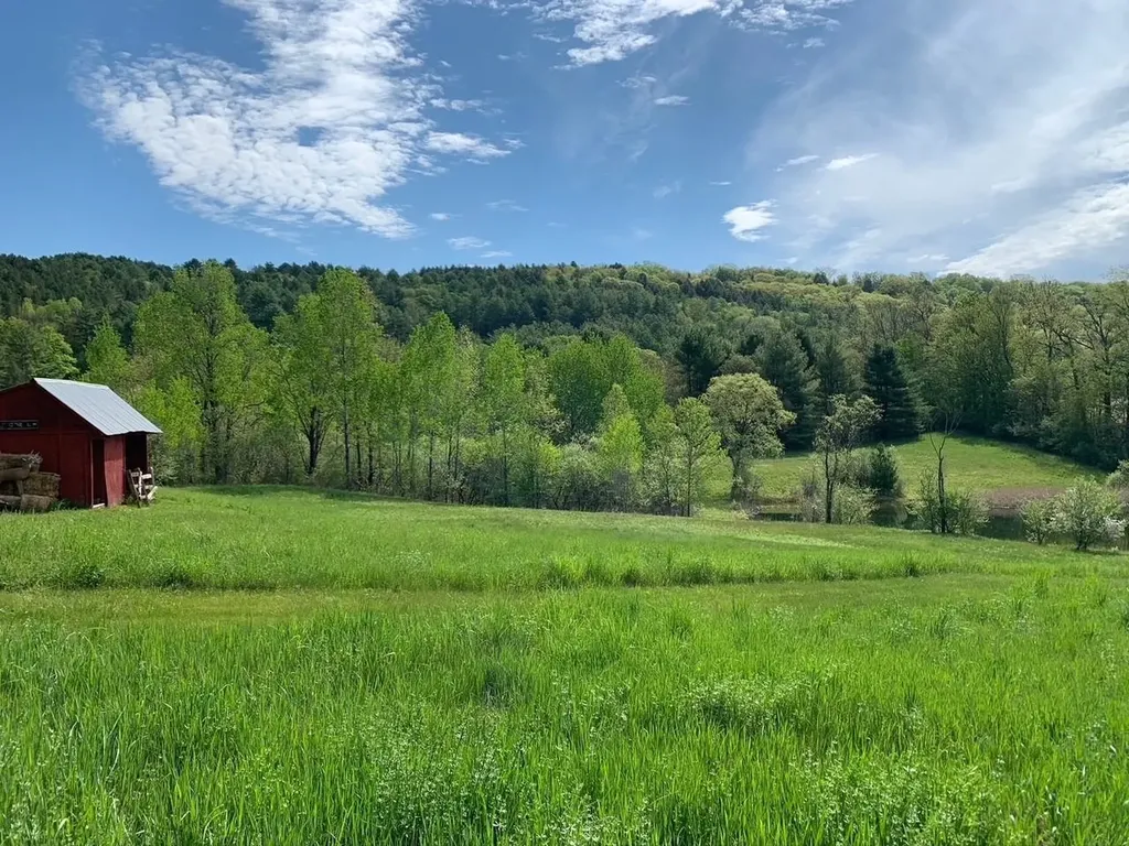 593 Red Barn Road Hartford VT 05001