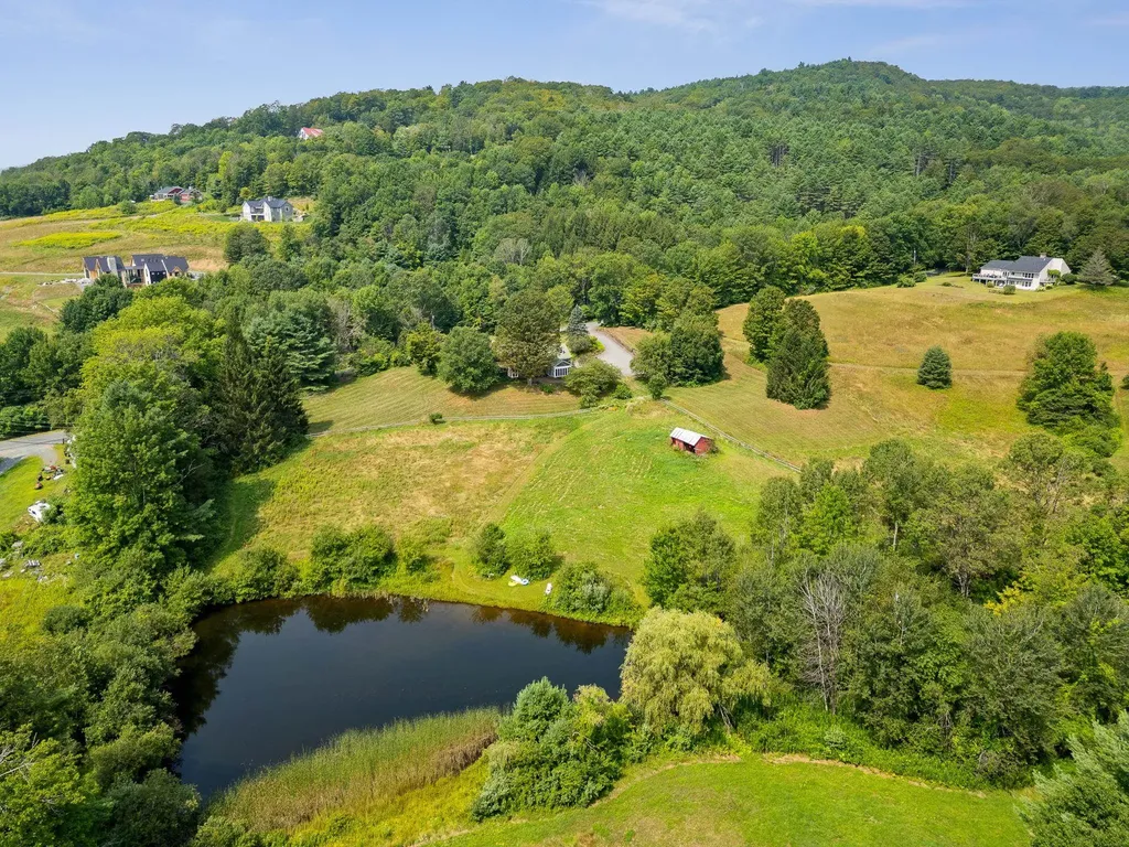593 Red Barn Road Hartford VT 05001