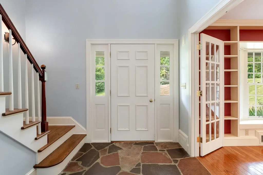 593 Red Barn Road Hartford VT 05001