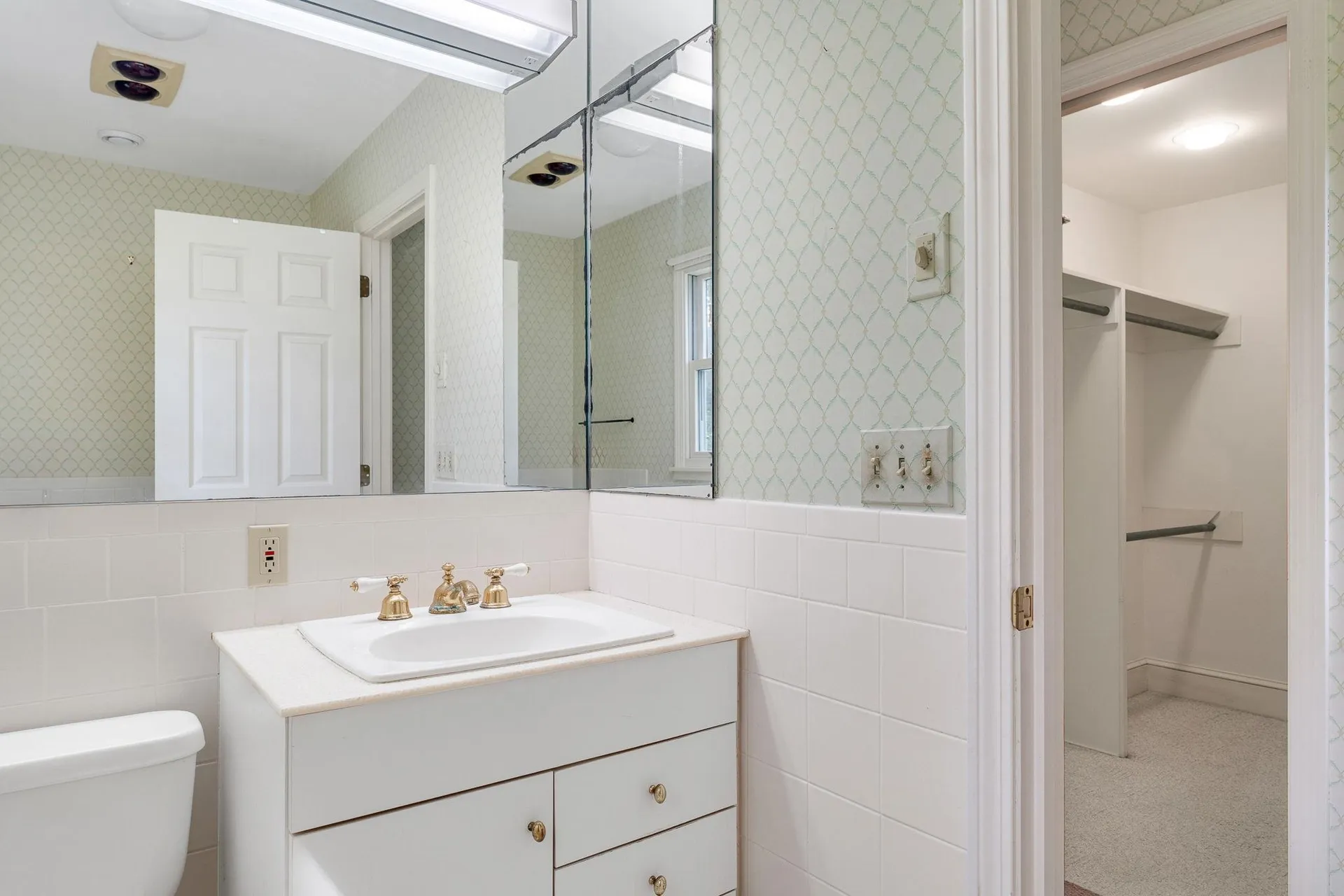 593 Red Barn Road Hartford VT 05001