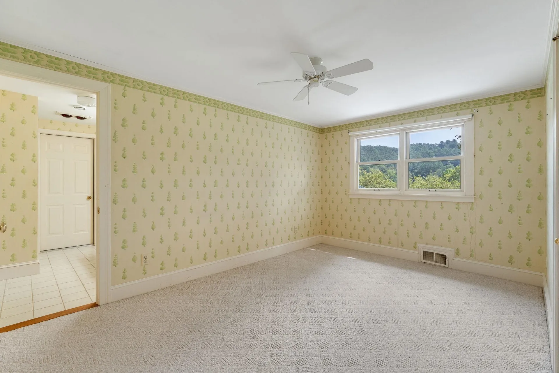 593 Red Barn Road Hartford VT 05001